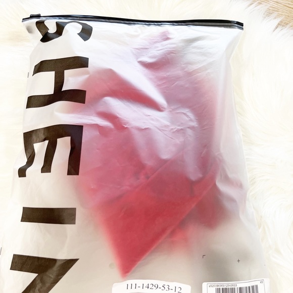 Red tie backless halter top with High-rise drawstring shorts. Size XS NWT - Picture 7 of 8